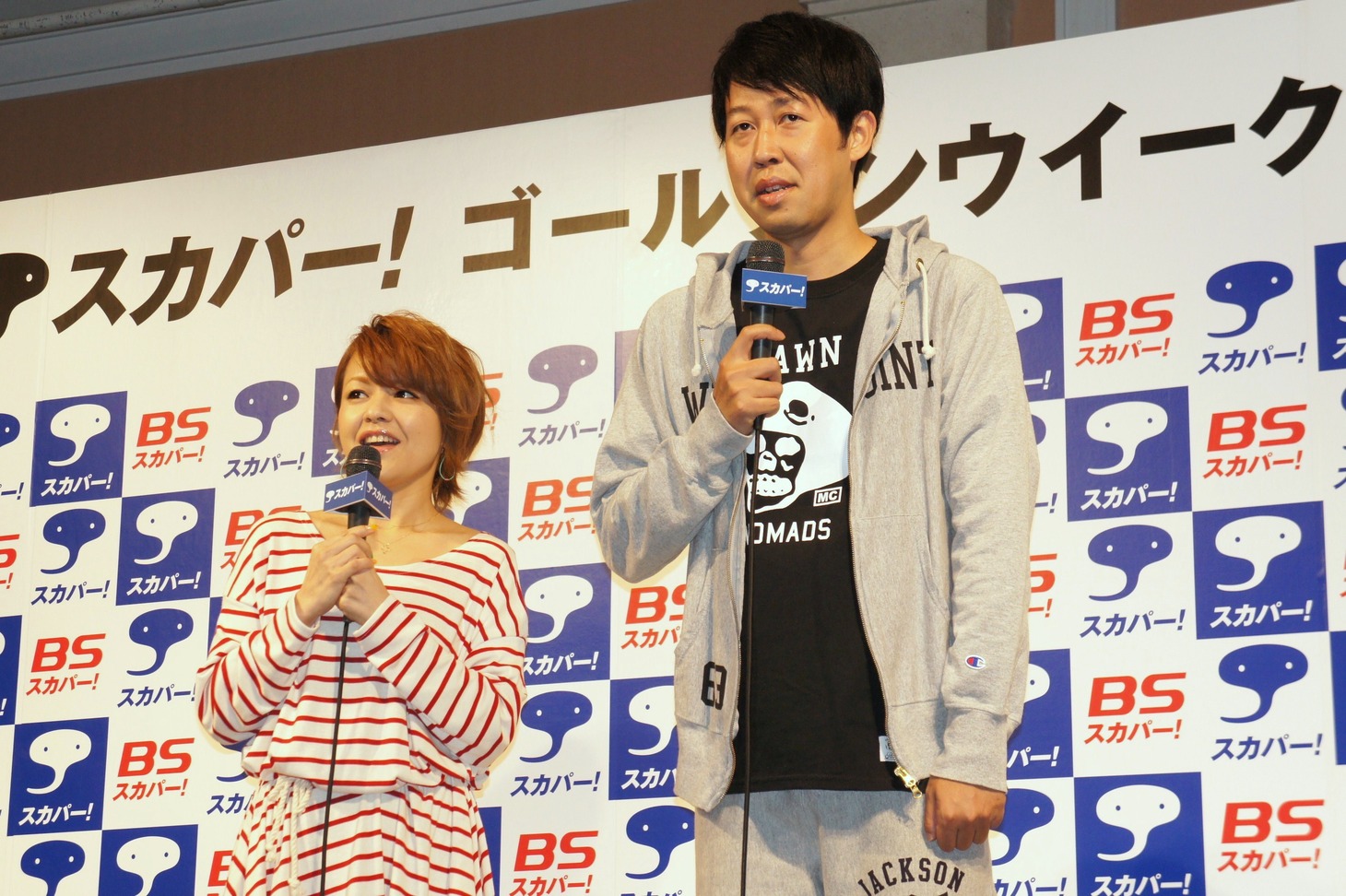 中澤裕子（左）と小籔千豊（右）。