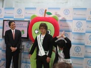 河合の使い勝手の悪いギャグ「感謝感謝」。