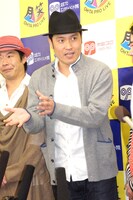 結婚を発表したインスタントジョンソンすぎ。。会見には多くの報道陣が詰めかけ「ワイルドスギちゃんと間違えてないでしょうか？」と戸惑いながらもうれしさを滲ませた。