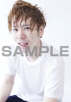 「ナマーシャ」で発売開始された新しいコンセプト「濡れ髪を乾かしている途中」の生写真のサンプル画像。