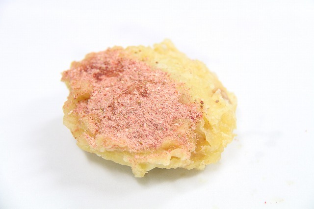 「さかえや」とこのトラのコラボ商品「ゆばベリー」。