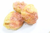 「さかえや」とこのトラのコラボ商品「ゆばベリー」。