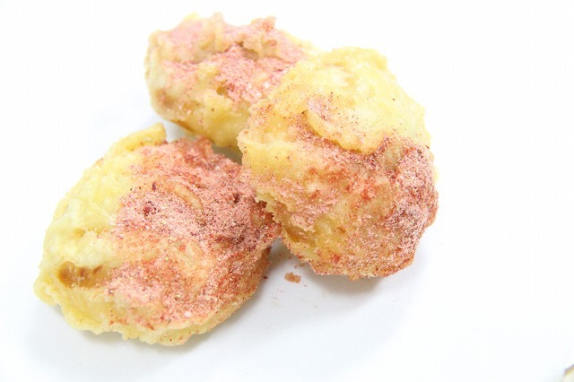 「さかえや」とこのトラのコラボ商品「ゆばベリー」。