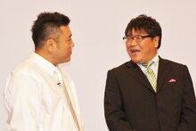 アンタッチャブル山崎（左）とカンニング竹山（右）。