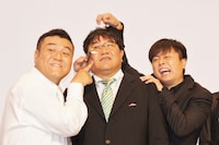 アンタッチャブル山崎、カンニング竹山、次長課長・河本（左から）。