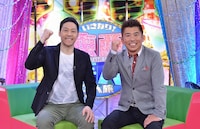 5月6日（日）よりスタートする新番組「東西芸人いきなり！2人旅」の司会、東野幸治と勝俣州和。(c)ABC