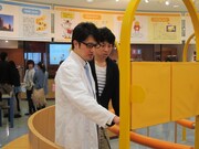 根建と勉強する菊地。