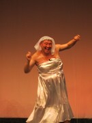 古坂のムチャぶりにキレのあるダンスで応えた西尾。