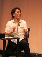 西尾の完璧な返しに爆笑する古坂。