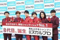 「8代目『薬用スカルプD』新CM発表会」に登場した（左から）フットボールアワー、雨上がり決死隊、ピース。