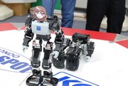二足歩行ロボット(c)ひかりTV