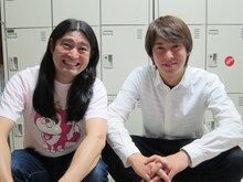 5月11日（金）、東京・新宿シアターモリエールにて単独ライブ「あるく」を開催するハイキングウォーキング。写真は2人がいつも打ち合わせをするルミネ内の聖地。