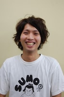 ニコニコ動画内のよしよし動画にて「西田淳裕の大相撲夏場所15全日実況」を行う相撲大好き芸人・西田淳裕。