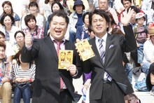 DVD「ブラマヨとゆかいな仲間たちアツアツっ！3」発売記念イベントに登場したブラックマヨネーズ。