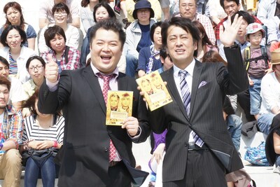 DVD「ブラマヨとゆかいな仲間たちアツアツっ！3」発売記念イベントに登場したブラックマヨネーズ。