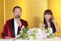 木村祐一（左）と西方凌（右）。会見は終始なごやかな雰囲気で行われた。