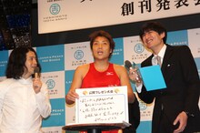 ふわふわした平和な内容で大吉（右）をおもわず爆笑させたサバンナ八木（中央）のプレゼン。