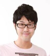 堀内孝雄の新曲「笑うは薬」ミュージックビデオのアニメバージョン「ベヤン太編」のイラストを全編手掛けたサミットクラブ・ムラコ。