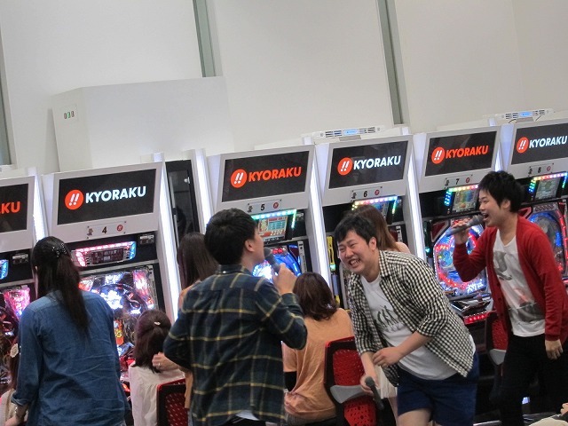 大当たりに大喜び。