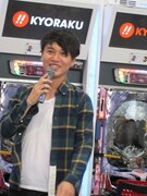 「まさかの登場シリーズ」新作を披露し照れる児玉。