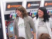 松橋を奪い合う女子たち。