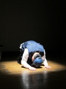 お笑いナタリー用の土下座正面バージョン。