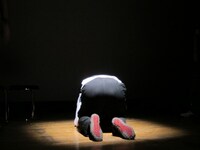 お笑いナタリー用の土下座後ろバージョン。