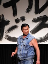 初DVD「ワイルドだろ～」の収録に臨んだスギちゃん。「みなさん、DVDだぜぇ。（ネタを）知ってても笑うんだぜぇ」と序盤に釘を刺して笑いを誘った。