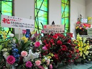 会場に届いた花の一部。