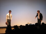 コント「自殺」。観客の心の叫びを代弁した森田の激しいツッコミに観客も爆笑。