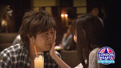 「ロンドンハーツネットムービー」の「マジックメール特別編」でドッキリを仕掛けられるパンサー尾形（左）。(c)テレビ朝日