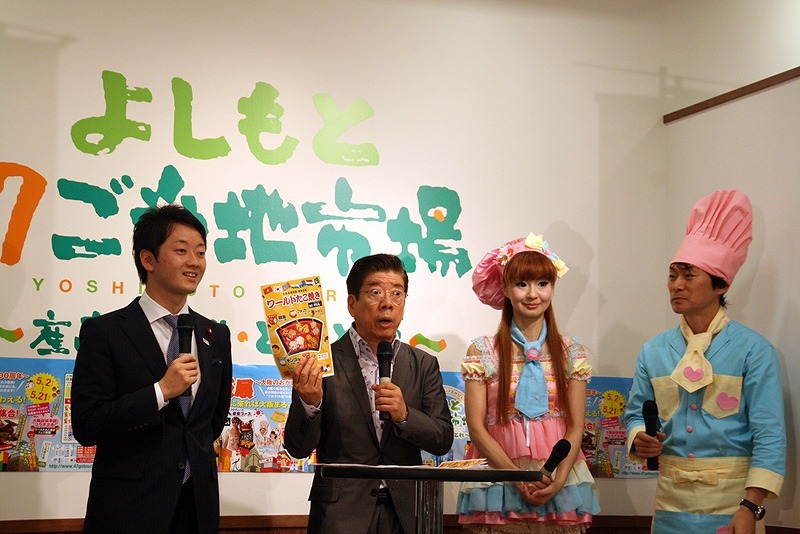 「『これぞ！大阪展～大阪のおかげで100周年～』第3弾!! OSAKAスィーツ＆ワールドたこ焼きを食べ尽くそう!!」発表会見の模様。 (c)吉本興業