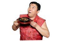 フェア対象メニュー「牛煮込み鉄板定食」とスギちゃん。