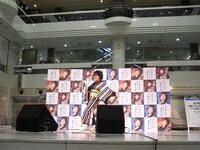 ときおり踊りも見せる水谷。