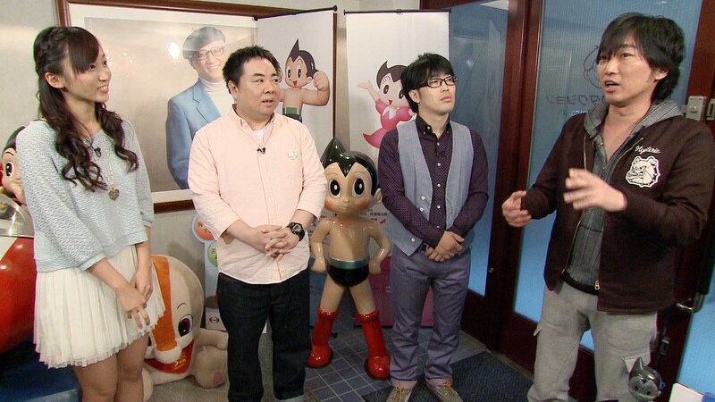 「アニメのキカク」の「-手塚治虫の創作伝説に迫る☆キカク-」で手塚プロダクションを訪問する（左から）吉木りさ、ドランクドラゴンと、スピードワゴン小沢。(c)ひかりTV