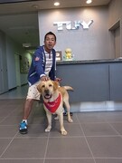 松本秀樹とラブラドール・レトリバーのまさお君による東北・新潟キャンペーンの模様。写真は山形テレビ。(c)2012「LOVE　まさお君が行く！」製作委員会