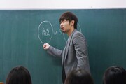 「桃太郎」をテーマに、シナリオ作りの初歩的な解説をした品川。