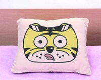 「DHC特別協賛 友近プレゼンツ 水谷千重子 演歌ひとすじ40周年記念リサイタルツアー」グッズの「ニャントラ君 枕カバー」。こちらはすでに完売。