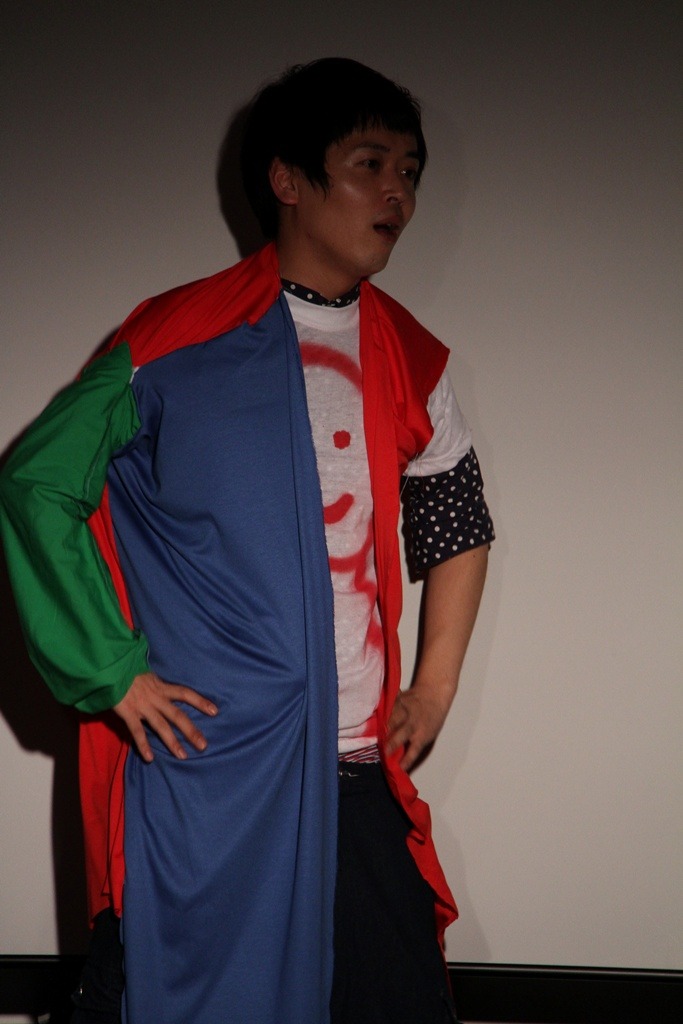 うしろシティ初トークライブ「裁縫男子と料理男子」の一場面。