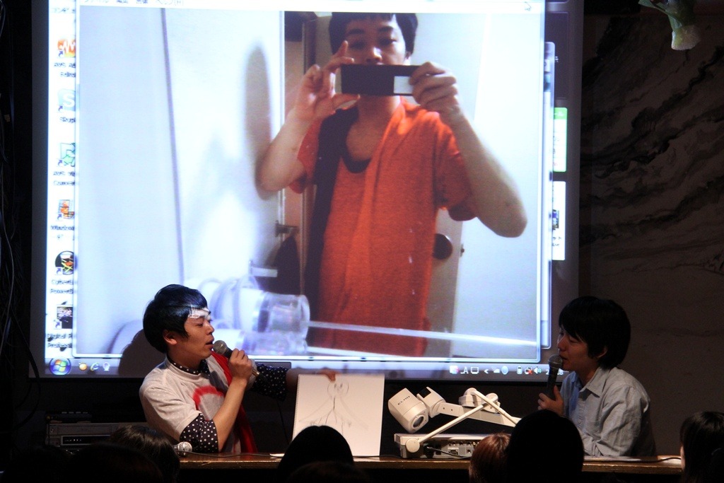 うしろシティ初トークライブ「裁縫男子と料理男子」の一場面。