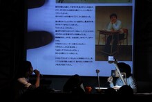 うしろシティ初トークライブ「裁縫男子と料理男子」の一場面。
