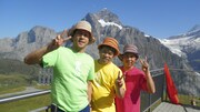 DVD「東野・岡村の旅猿 プライベートでごめんなさい… ハワイの旅 プレミアム完全版」の一場面。(c)2012 日本テレビ