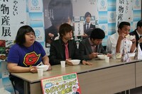 「うどん県。それだけじゃない香川県物産展」記者会見の様子。(c)吉本興業