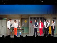 小籔千豊座長の吉本新喜劇で、恋愛も夢も諦めない一途な男を熱演するHG。