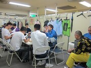 6月8日（金）、渋谷ヨシモト∞ホールにて行われる「RG38歳の誕生日。38といえば38マイク。HG、漫才しようか。」をめぐって意見が対立しているレイザーラモン。右端がRG、左端がHG。