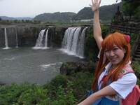 DVD「ロケみつ ～ロケ×ロケ×ロケ～ 桜 稲垣早希の西日本横断ブログ旅20 トナカイの巻」の一場面。(c)2012 MBS / 吉本興業