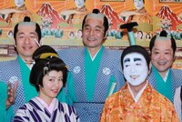 磯山さやか、志村けん（前列左から）と、ダチョウ倶楽部（後列）。