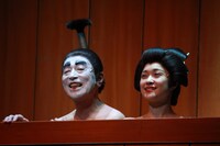 1幕1場「バカ殿様」。