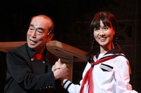 1幕2場「コントライブ」より「つっぱり」。