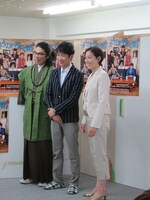 舞台「スピリチュアルな1日」に出演するNON STYLE石田、片桐仁、須藤理彩。